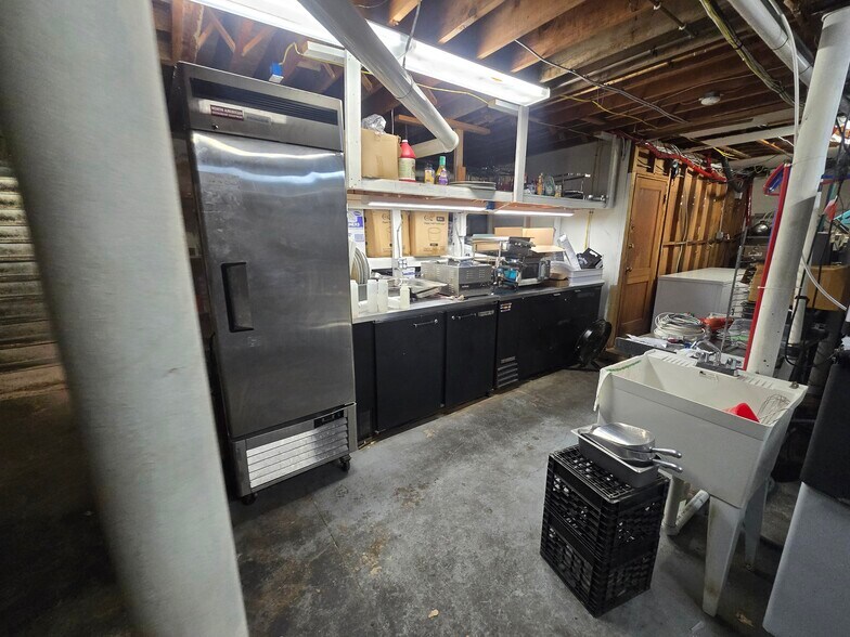 More Photos Of 48 School St, Lincoln Restaurant For Sale