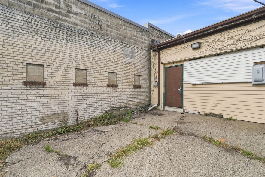 More Photos Of 3749 Cedar Ave S, Minneapolis Restaurant For Lease