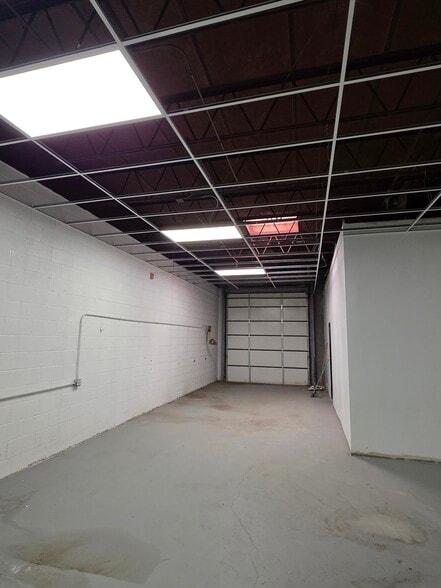 More Photos Of 1071 Waveland Ave, Franklin Park Warehouse For Sale