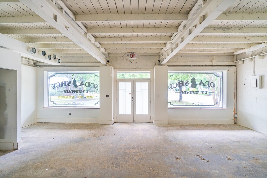 More Photos Of 908 E 35th St, Charlotte Freestanding For Sale