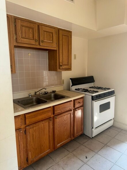More Photos Of 7530 S Phillips Ave, Chicago Apartments For Sale