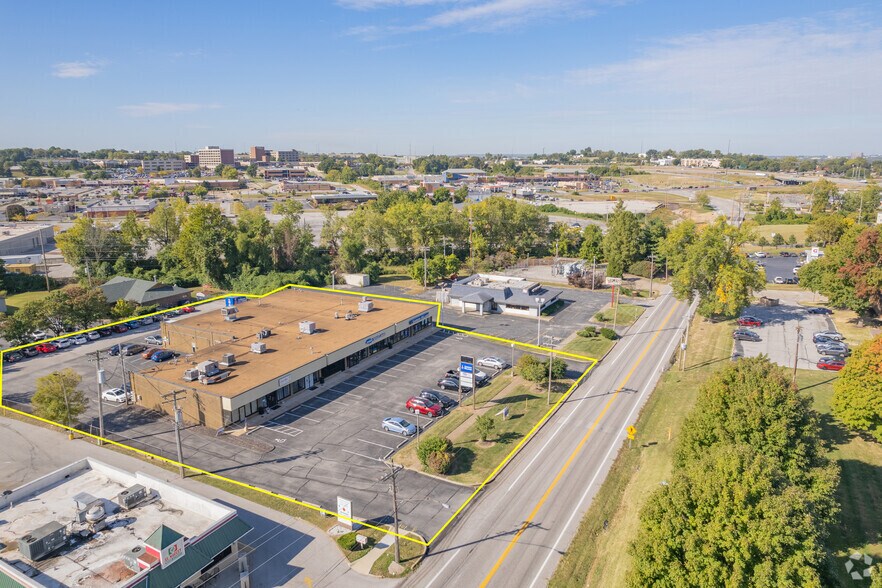 More Photos Of 12462 Natural Bridge Rd, Bridgeton General Retail For Lease