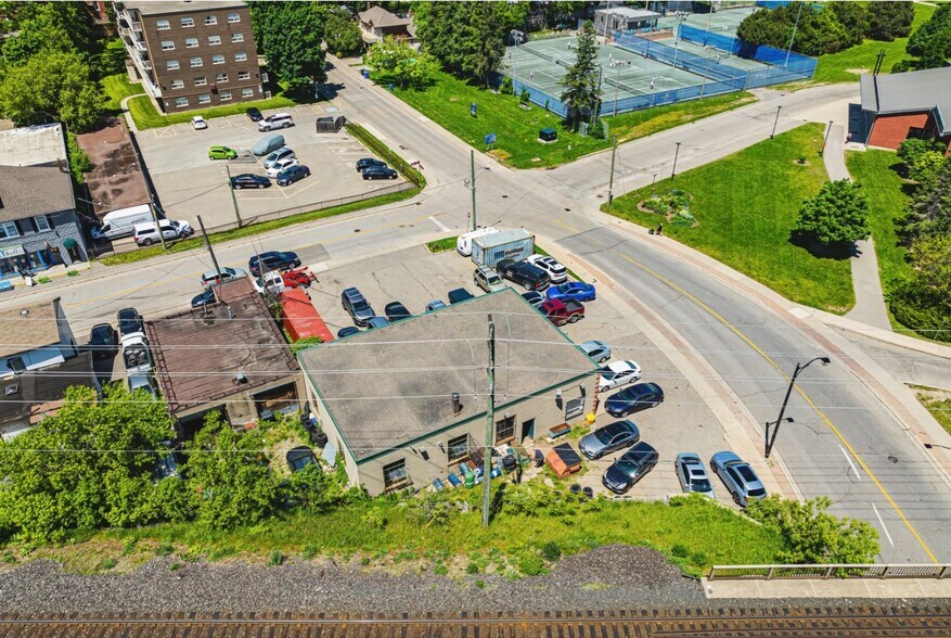 More Photos Of 21 Union St, Brampton Auto Repair For Sale