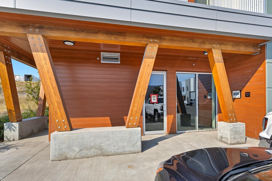 More Photos Of 2173 Optic Crt, Kelowna Industrial For Lease