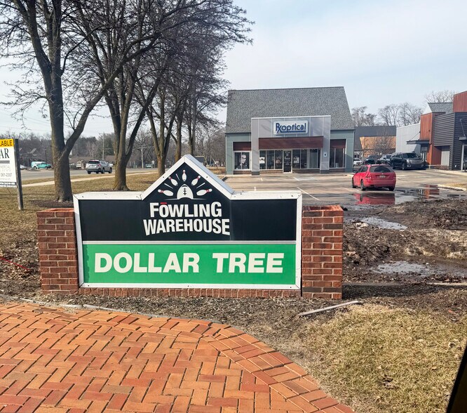 More Photos Of 6761-6771 Cascade Rd SE, Grand Rapids Supermarket For Lease