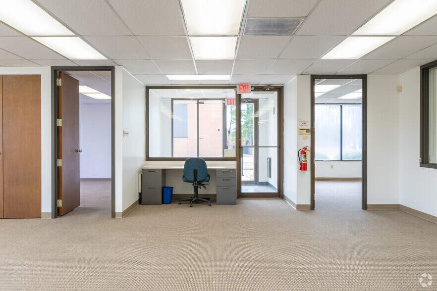 More Photos Of 2646 Metro Blvd, Maryland Heights Distribution For Sale