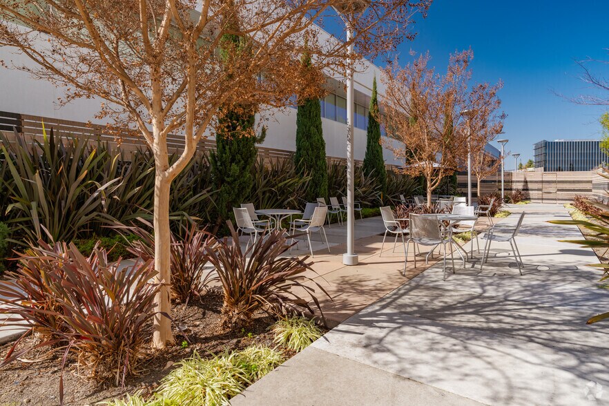 More Photos Of 3120 Scott Blvd, Santa Clara Research And Development For Lease