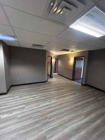 More Photos Of 411 W Lake Lansing Rd, East Lansing Unknown For Lease