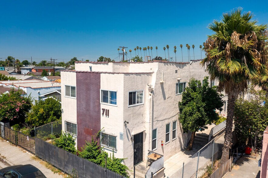 More Photos Of 711 Vernon Ave, Los Angeles Apartments For Sale