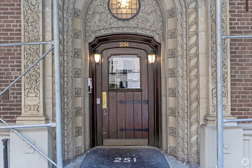 More Photos Of 251 W 71st St, New York Multifamily For Sale