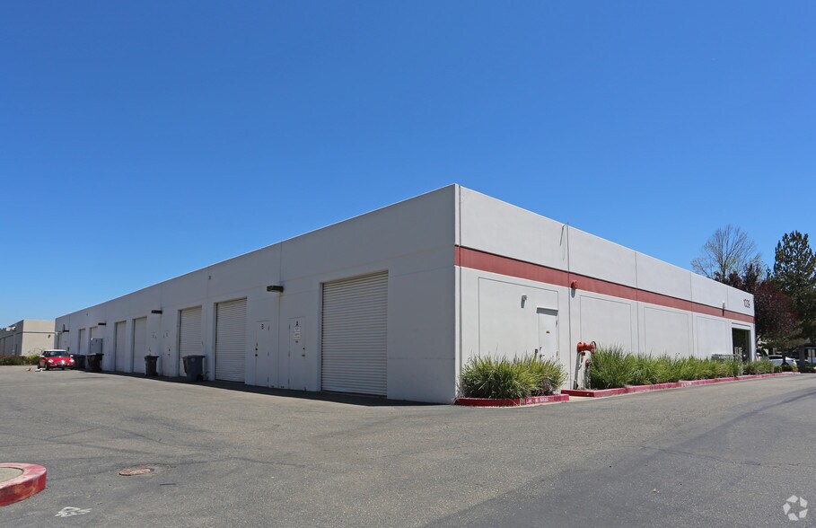 More Photos Of 1039 Serpentine Ln, Pleasanton Light Distribution For Lease