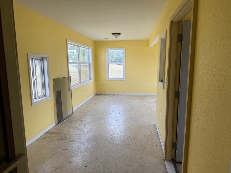 More Photos Of 18 Broadway st, Herrick Flex For Sale