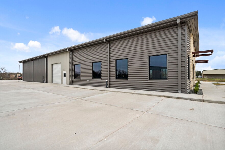 More Photos Of Hwy. 90 and Commerce, Katy Office For Lease