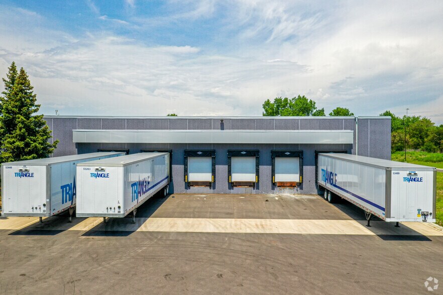 More Photos Of 5101 Industrial Blvd, Fridley Distribution For Lease