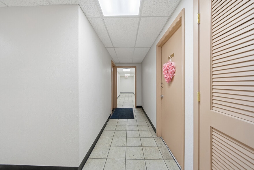 More Photos Of 104 E Fowler Ave, Tampa Office For Sale