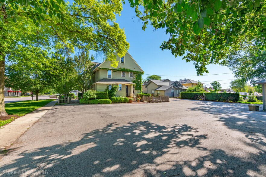 More Photos Of 428 W State St, Geneva Freestanding For Lease