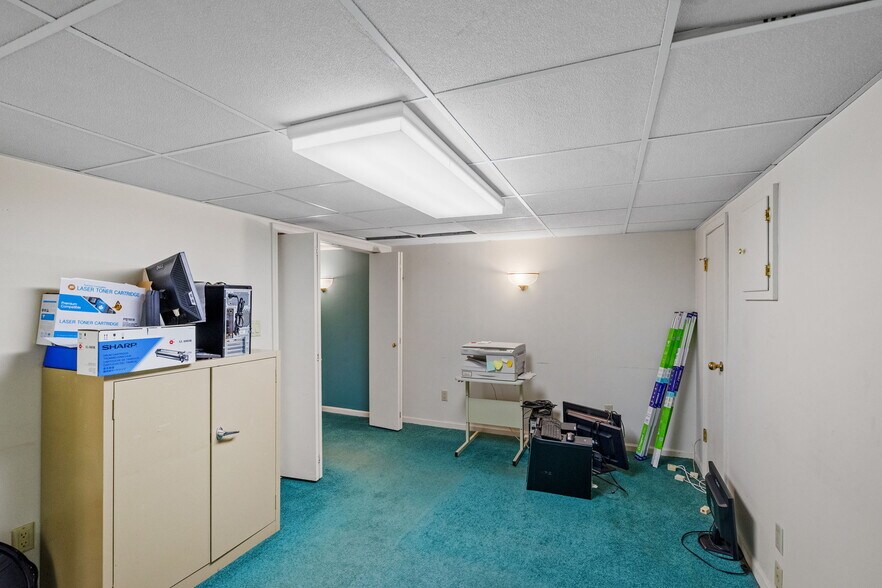 More Photos Of 235 Saratoga Rd, Schenectady Office For Sale
