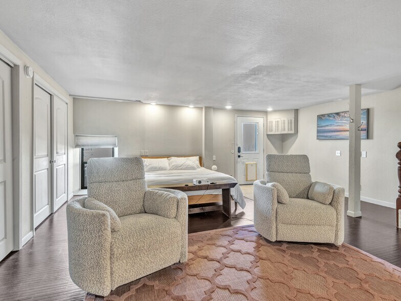 More Photos Of 106 W Main St, Pilot Point Storefront For Sale