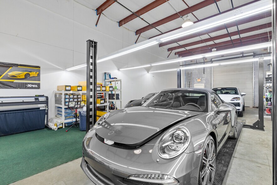 More Photos Of 17000 Alico Commerce Ct, Fort Myers Flex For Sale