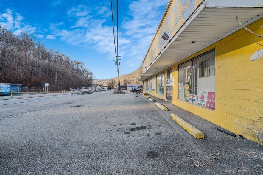 More Photos Of 953 Hayden Blvd, Elizabeth Freestanding For Sale