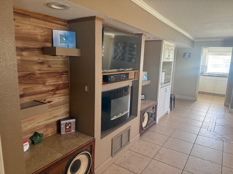 More Photos Of 336 E International Speedway Blvd, Daytona Beach Restaurant For Sale