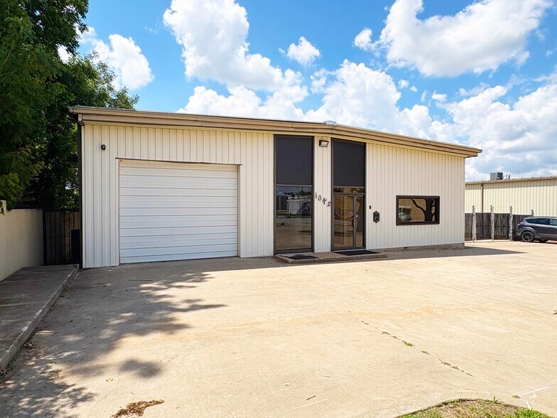 Primary Photo Of 1042 NW 69th St, Oklahoma City Manufacturing For Lease