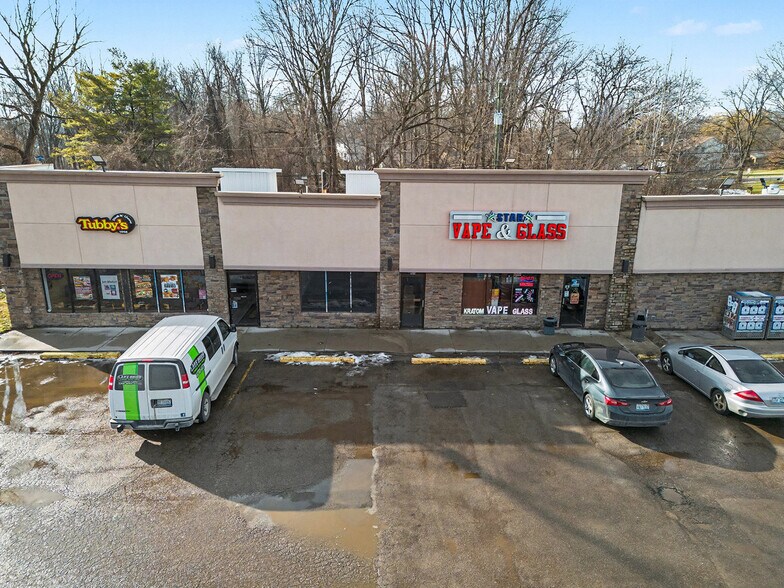 Primary Photo Of 3898 Joslyn Rd, Lake Orion General Retail For Lease