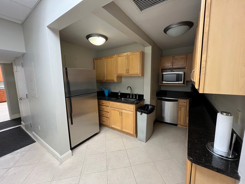 More Photos Of 707 Peninsular Pl, Jacksonville Office For Lease