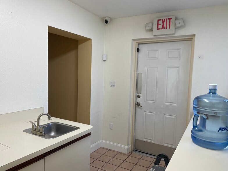 More Photos Of 633 N Bay St, Eustis Office Residential For Sale