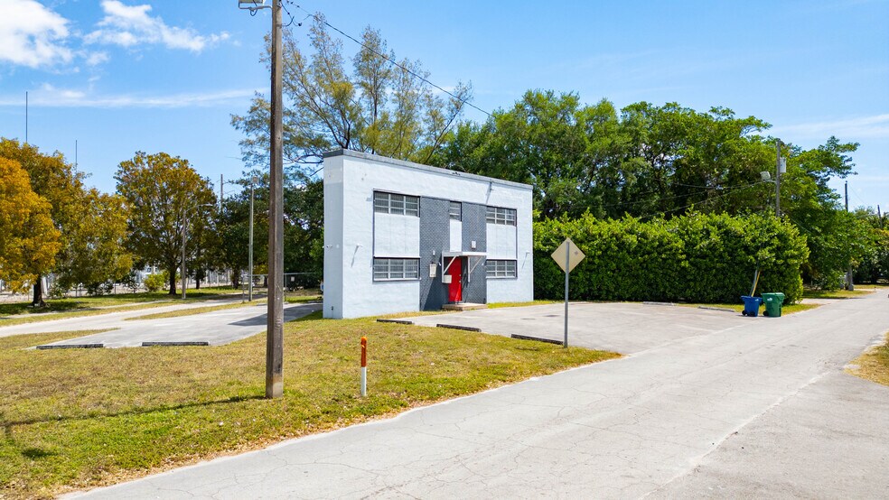 More Photos Of 595 NW 91st St, Miami Office Residential For Sale