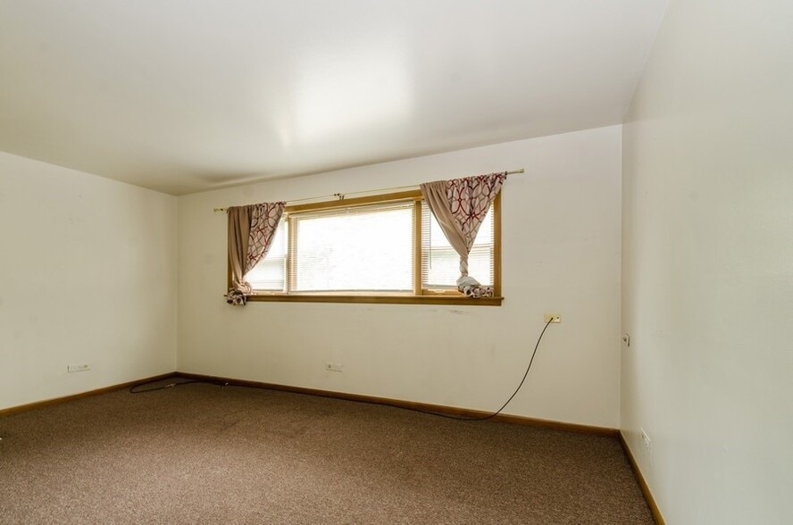 More Photos Of 1450 E 154th Pl, Dolton Apartments For Sale