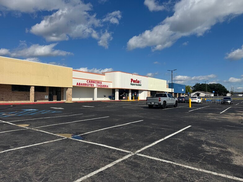 More Photos Of 340-388 E Pass Rd, Gulfport Unknown For Lease