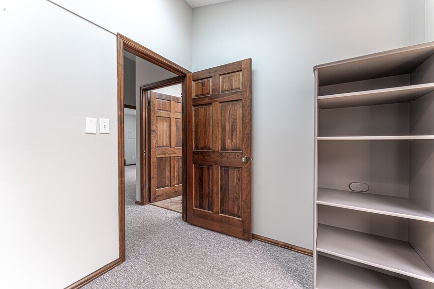 More Photos Of 261 Clarkson Executive Park, Ellisville Office For Sale