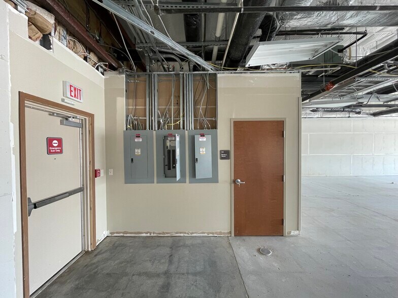 More Photos Of 911 29th St SE, Watertown Unknown For Lease