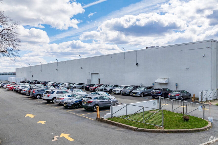 More Photos Of 5 Sampson St, Saddle Brook Warehouse For Lease