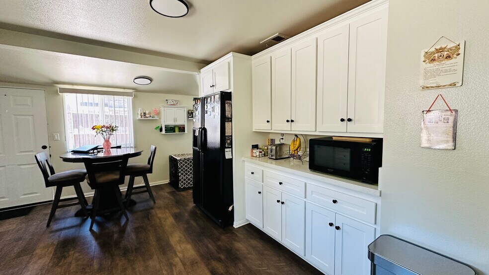 More Photos Of 54200 Pine Crest Ave, Idyllwild-Pine Cove Storefront Retail Office For Sale