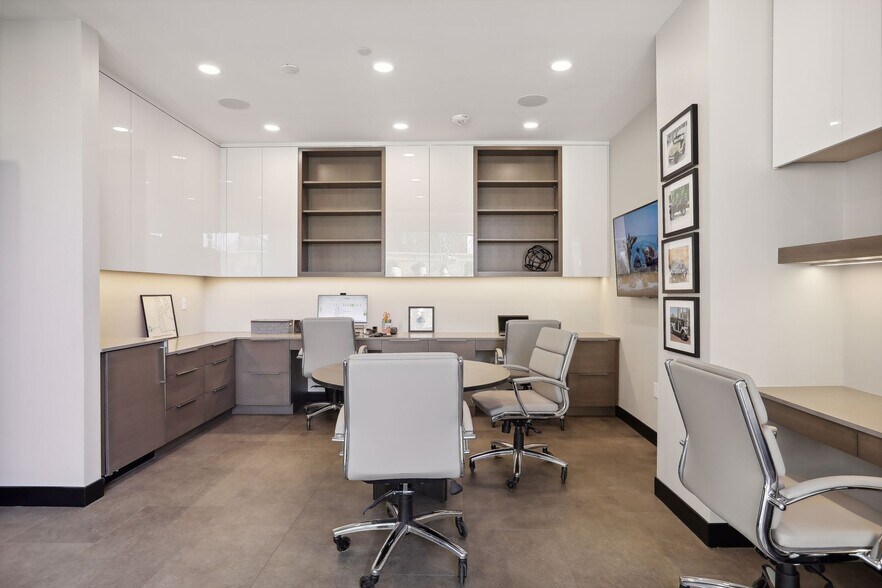 More Photos Of 275 Lake St, Wayzata Office Residential For Lease