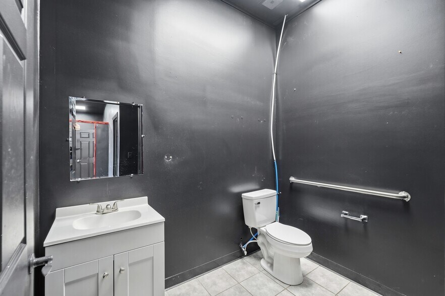 More Photos Of 1223 US-412, Siloam Springs Storefront For Lease