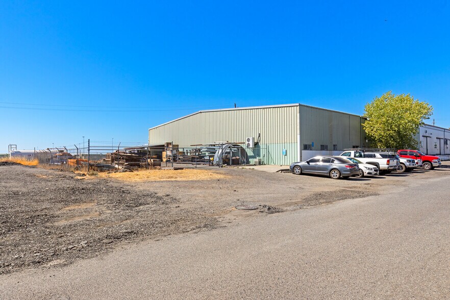 More Photos Of 651 Thunderbolt St, Chico Warehouse For Sale