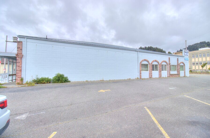More Photos Of 29820 Ellensburg Ave, Gold Beach Office For Sale