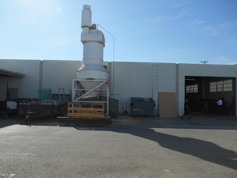 More Photos Of 7442 Varna Ave, North Hollywood Warehouse For Lease