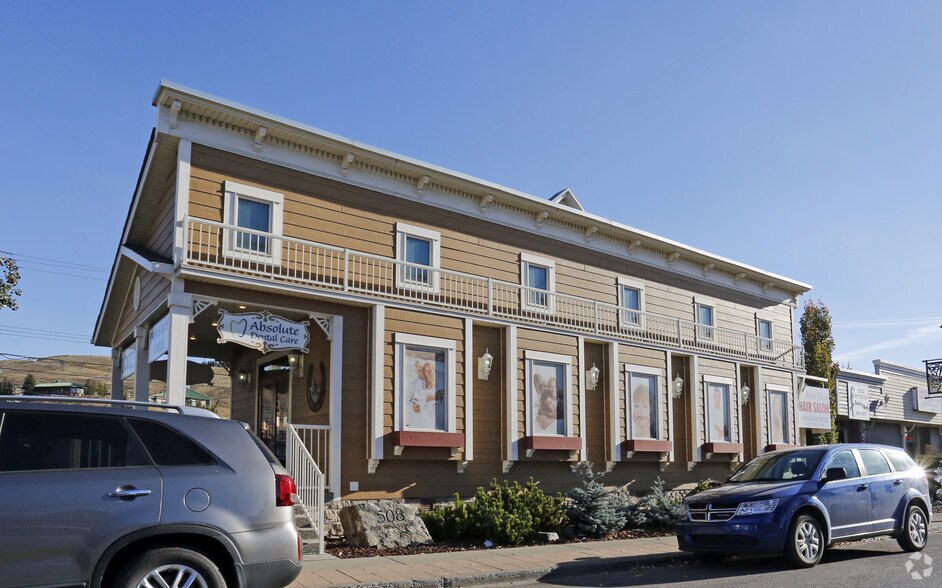 More Photos Of 508 1st St E, Cochrane Freestanding For Lease