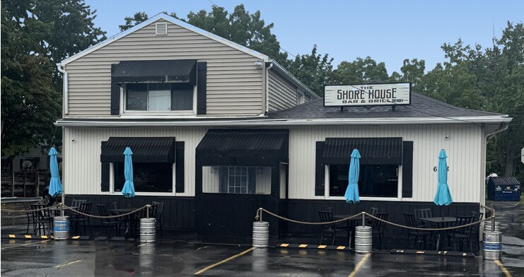 More Photos Of 6558 Lake Shore Rd, Derby Restaurant For Sale