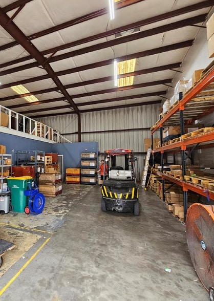 More Photos Of 5829 W Sam Houston Pky N, Houston Light Distribution For Lease