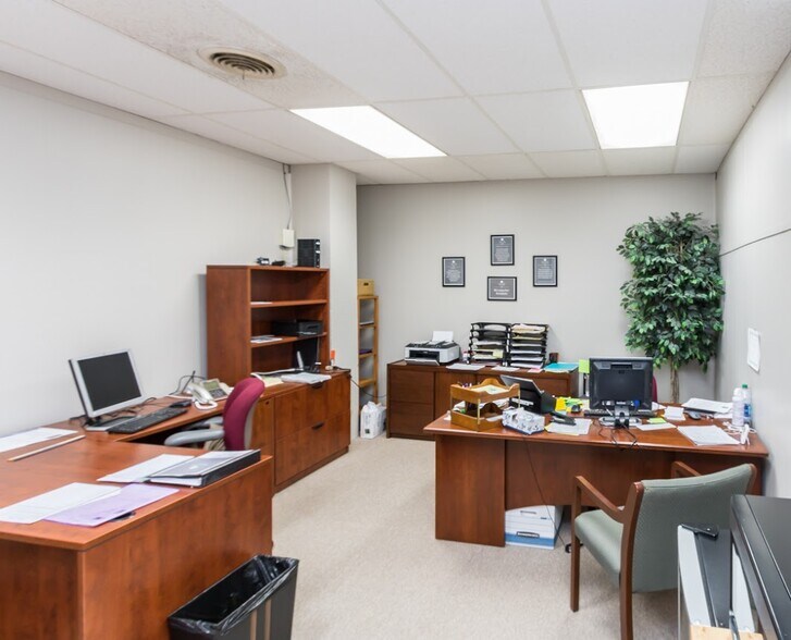 More Photos Of 2020 W 3rd St, Little Rock Office Residential For Lease