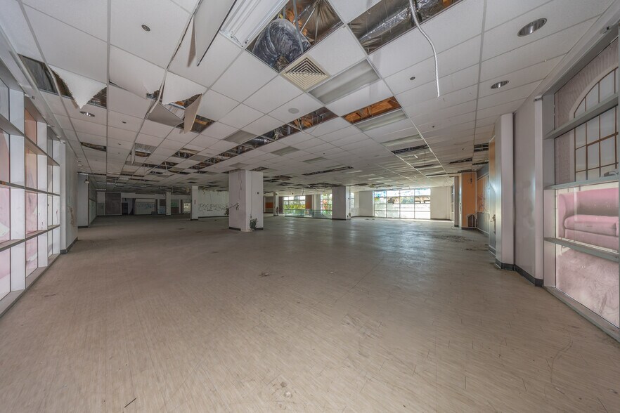 More Photos Of 6054 Pacific Blvd, Huntington Park Freestanding For Lease