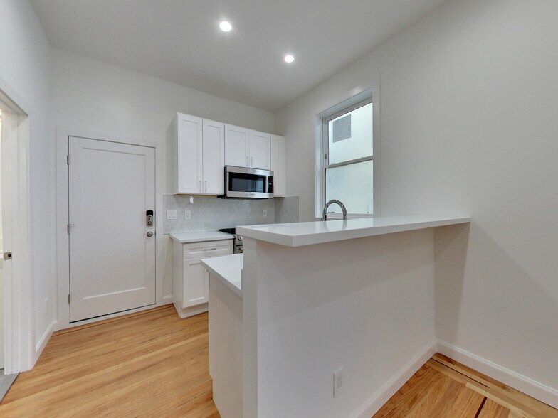 More Photos Of 840 Greenwich St, San Francisco Apartments For Sale