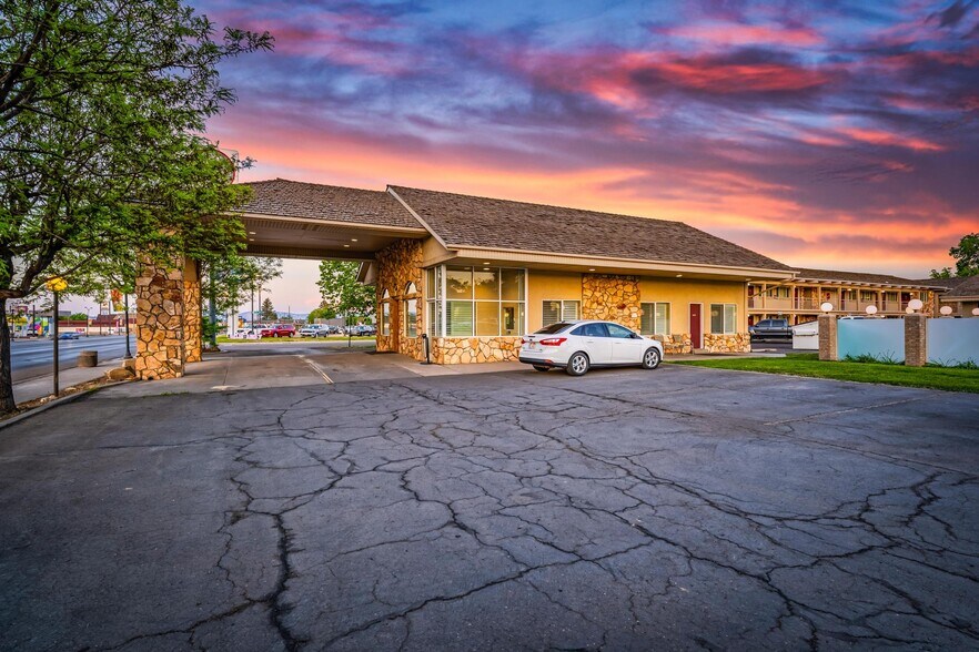 More Photos Of 423 W Main St, Vernal Hotel For Sale