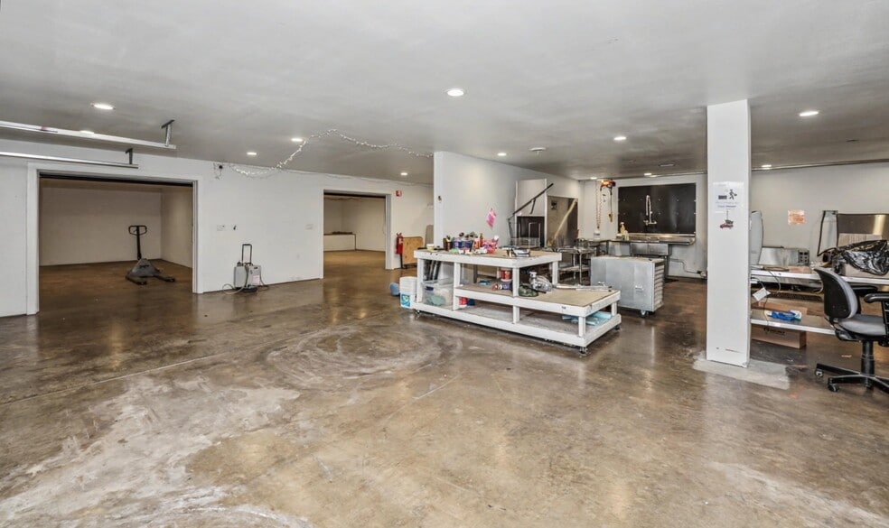 More Photos Of 5515 W Florist Ave, Milwaukee Warehouse For Sale