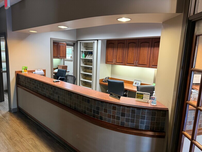 More Photos Of 122 Lynnwood, Knoxville Office For Sale